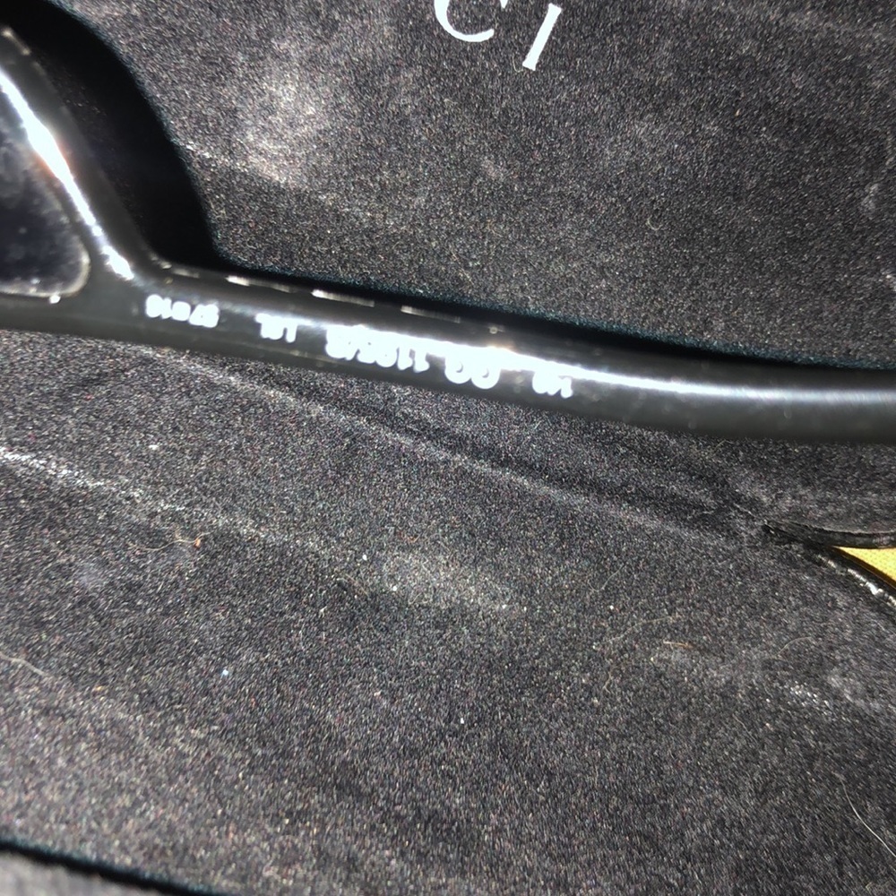 Gucci black sunglasses with side lens for protection great for driving - Picture 9 of 13